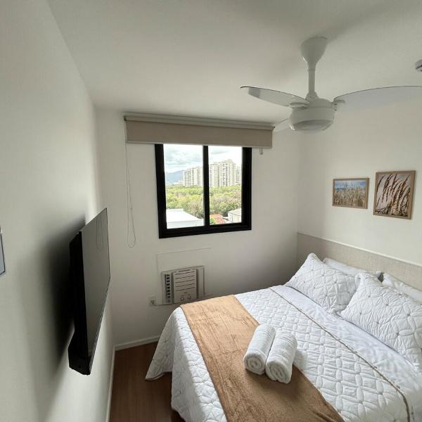 Apartamento mobiliado, com piscina e estacionamento na Barra da Tijuca - Foto 2