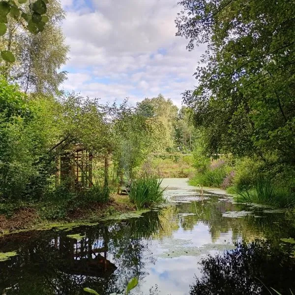 Ruim huisje op een prachtige plek, hotel in Hemrik