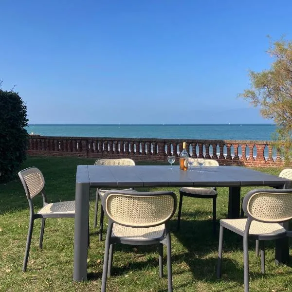 Viesnīca maison accès plage direct - 6 couchages - emplacement exceptionnel pilsētā Ulgata