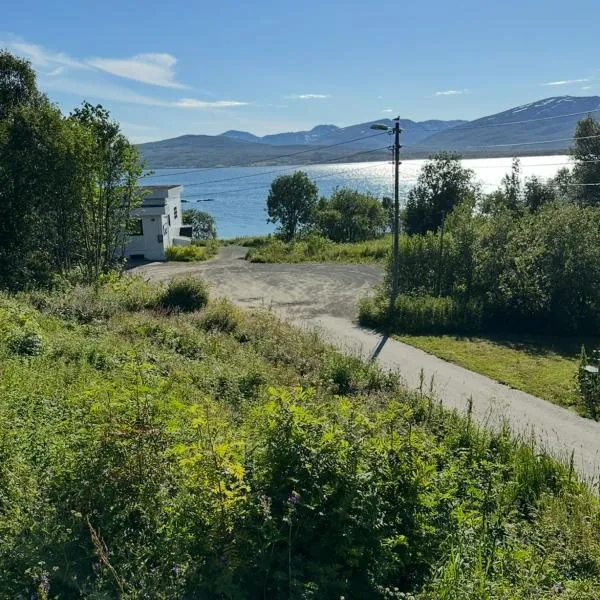 Koselig leilighet med havutsikt, hotel in Tromsø