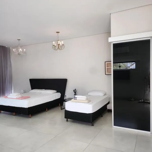 Flat 01 - Zona Sul Prox UMC, Praia Clube, Shopping e Pátio Vinhedos, hotel v destinaci Uberlândia