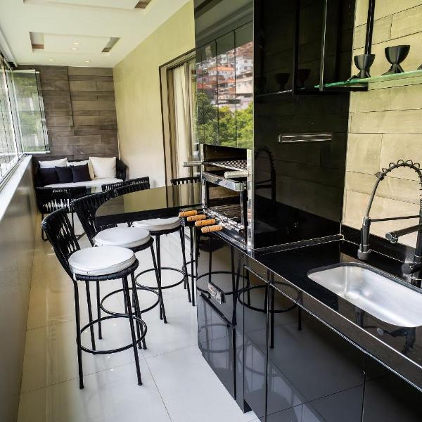 Apê em Copa com Varanda e Churrasqueira