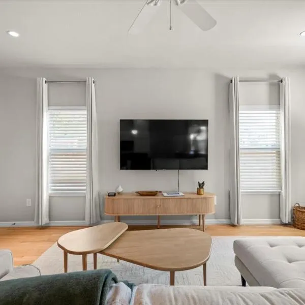 Spacious 3BR Getaway w Free Parking Pet Friendly