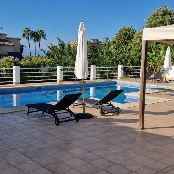 Viesnīca Finca Ca Nostra, Charmante Villa, Großzügiger Pool & Meerblick pilsētā Ļukmažora