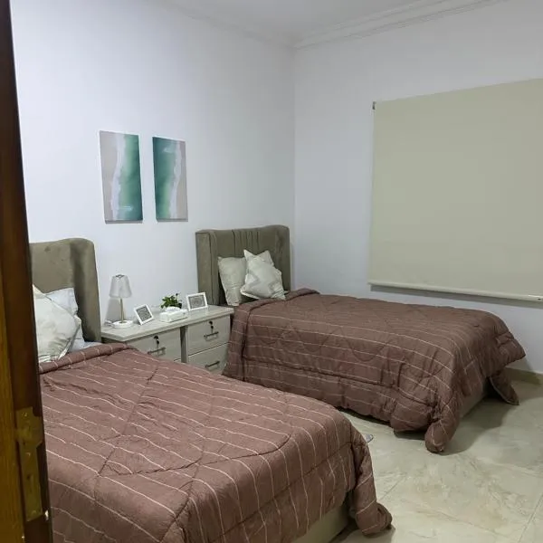 شقق راقية بأثاث حديث وراقي 1, ξενοδοχείο στο Νταμάμ