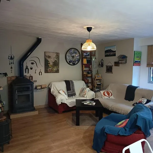 Rural EL METGE Penáguila con chimenea, hotel in Penáguila