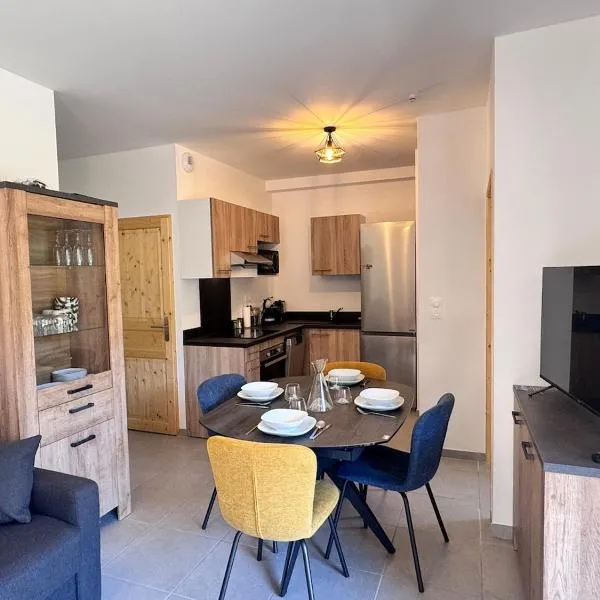 Appartement neuf T3 avec jardin au bord du lac, hotel en Génos