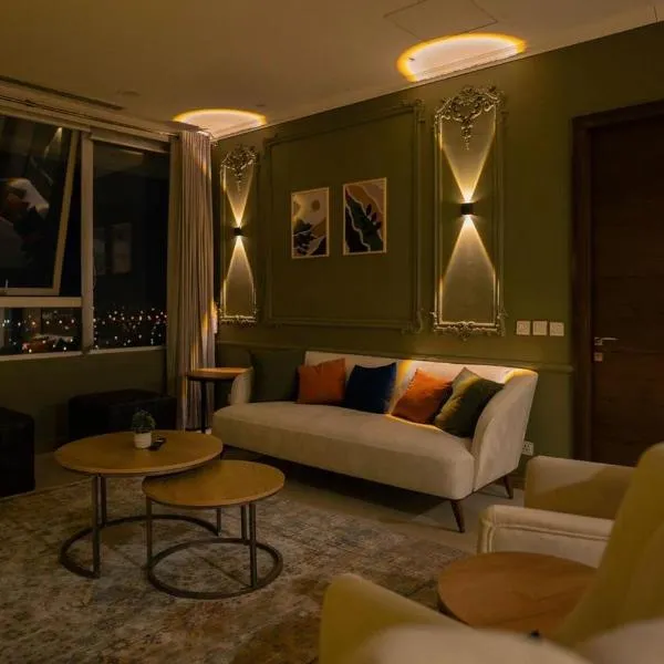 Gold Crest Mall Luxury Apartments with Balcony by Prime Lodging in DHA Lahore, hotel en Lahore