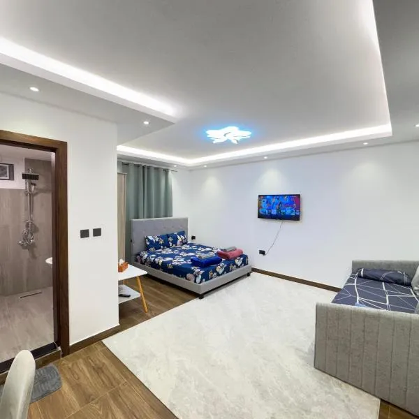 Luxury Private Room near airport, hotel in Abu Dhabi