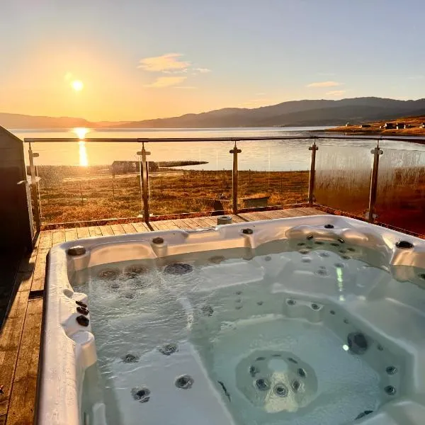 Jacuzzi, fjord view & northern lights - close to Hammerfest & North Cape, hotel v destinácii Hammerfest