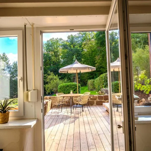 Ferienwohnung Villa Waldeck, Alleinlage - Eigene Sonnenterrasse - 70 m2, hotel v destinácii Bad Kissingen