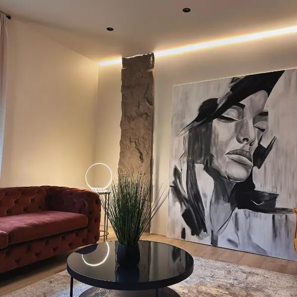 Private Patio and Parking KING BED Elegant Retreat, ξενοδοχείο στο Πίτσμπουργκ