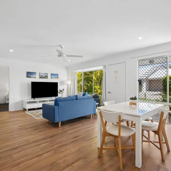 2 Bedroom Ground Level Villa in Tropical 4* Resort, hotel in Noosaville