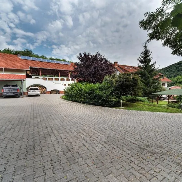 Hetényi Apartmanház és Birtok – hotel w mieście Mecseknádasd