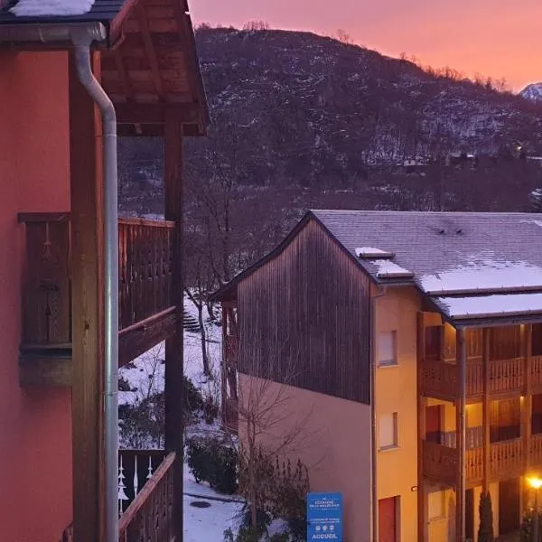 Vacancéole - Le Domaine de la Vallée d'Ax, hotel in Ax-les-Thermes