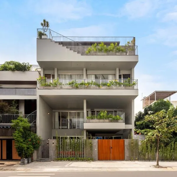 Mee Villa Modern 6BR Villa Rooftop Pool, Steambath& Elevator, hotel in Da Nang