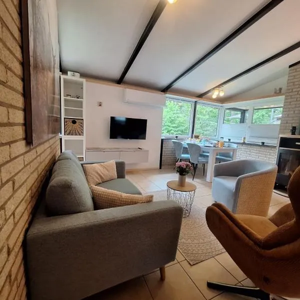 Ferienhaus "WaldLust" - Waldrandlage - Haustierfreundlich, hotel sa Gerolstein