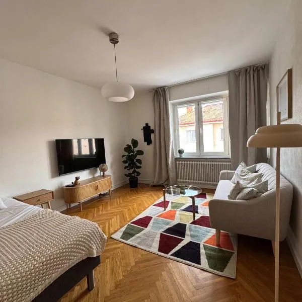 Easy living in suburban studio, hotel en Sundbyberg