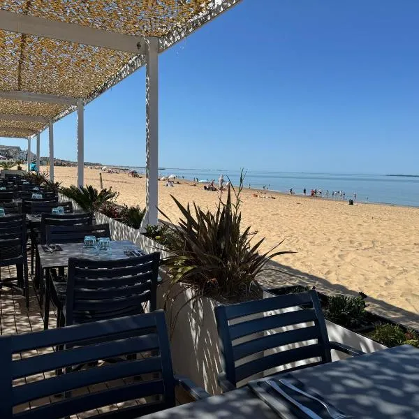 Acadie Saint Victor - Hôtel restaurant -Face mer- Châtelaillon plage, Hotel in Châtelaillon-Plage