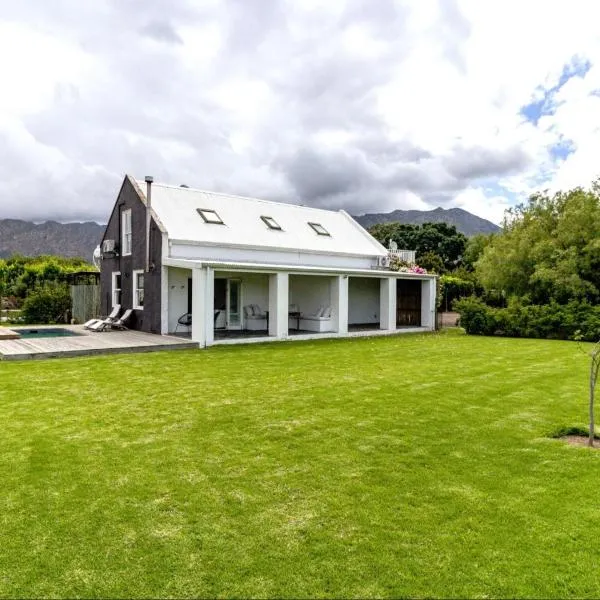 The Barn On 62 - Cottages, hotell i Montagu
