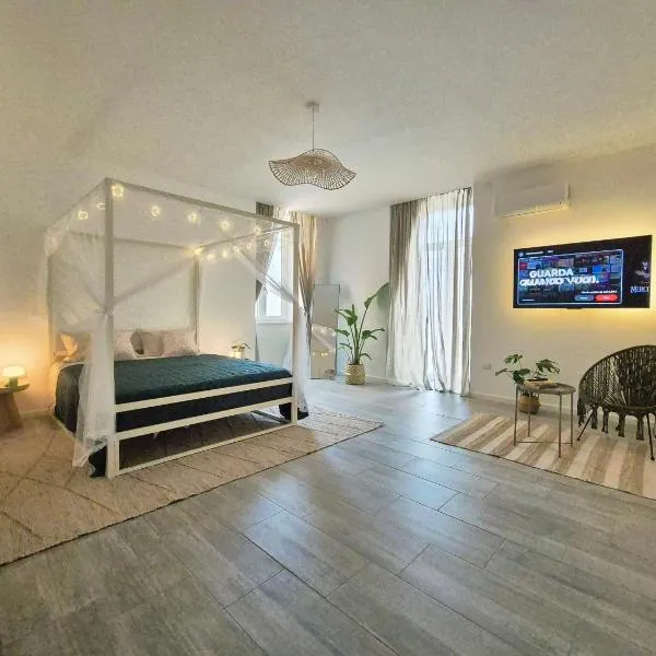Vico V - Molfetta Premium Apartment - Central, Near Port, New - Fast Wi-Fi, Hotel in Molfetta