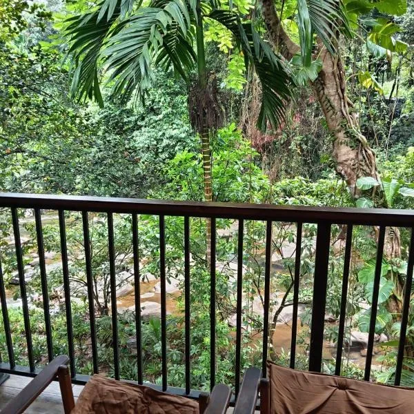 Old Bridge Riverside Hotel, hotel in Kitulgala