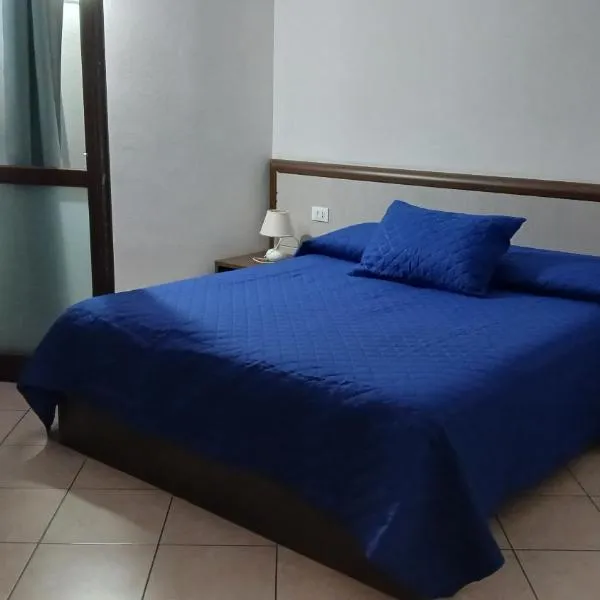 Domo - Guest-House Il Nespolo Fiorito, hotel em Orosei