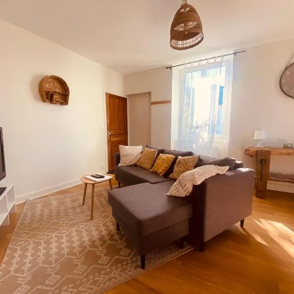 LOustal d Henri 3 chambres, hotel en Luc