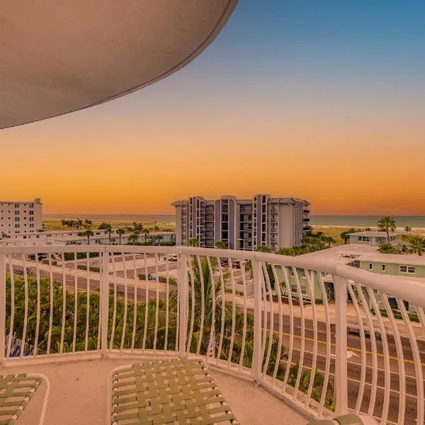 Beachfront Condo Gulf Views Walk to Sand, hotel v destinaci St Pete Beach