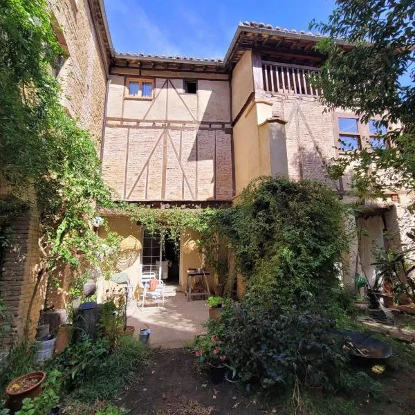 Dúplex independiente con acceso a patio y piscina La nueva Candeleda, hotel v destinaci Candeleda