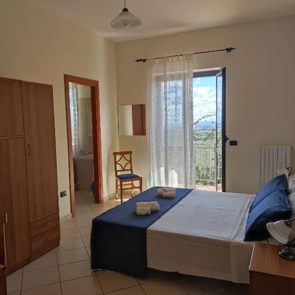 Nonno Pierino affittacamere, hotel v destinácii Civitella Casanova