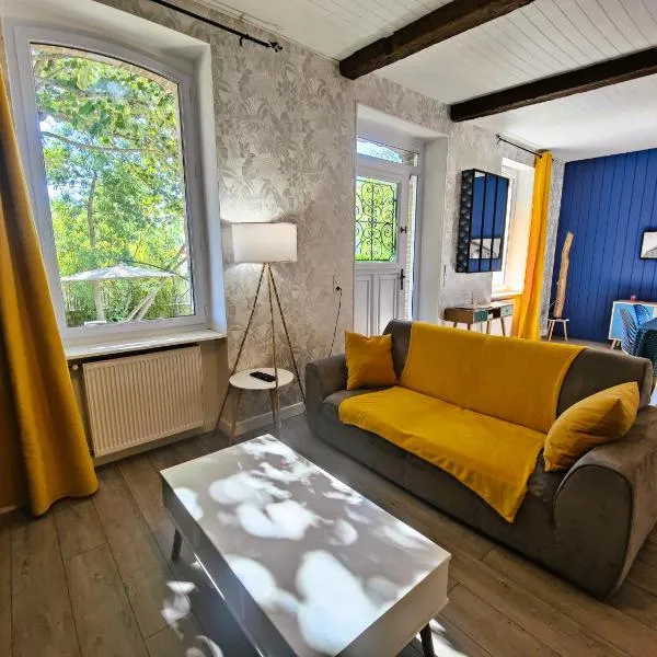 Villa Garona avec billard proche Pyrénées, hotel in Cazères
