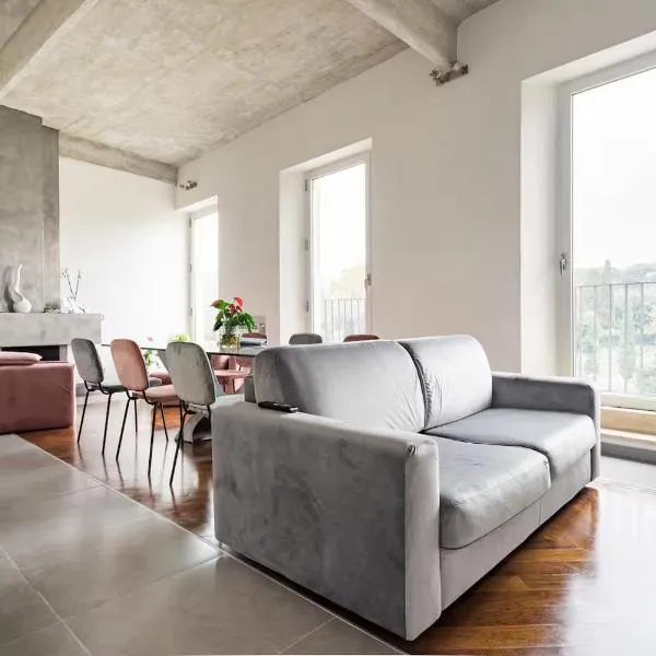 Comfortable luxury apartments near the Colosseum - Rome, hotel v destinaci Azzano Decimo