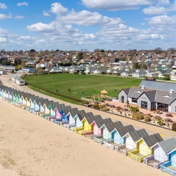 Cosy Little Home By The Sea, Hotel in West Mersea