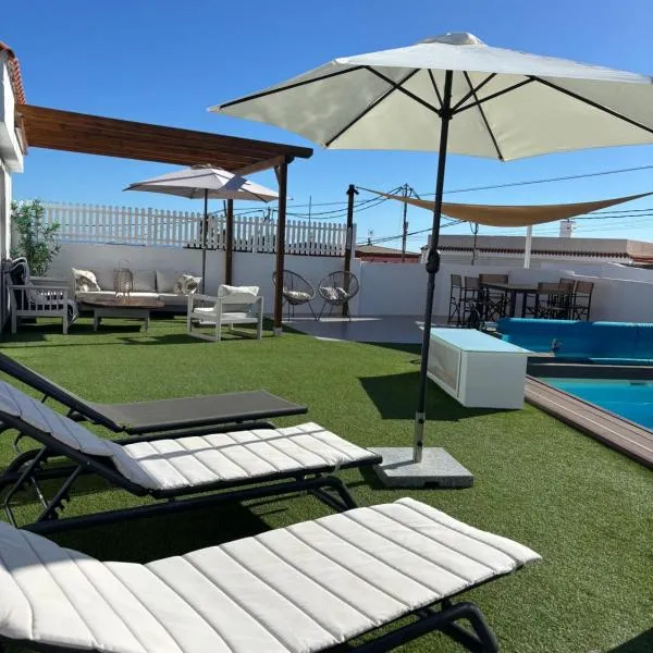 Private pool, parking, BBQ in the South of GC, hotel v destinaci Las Palmas de Gran Canaria