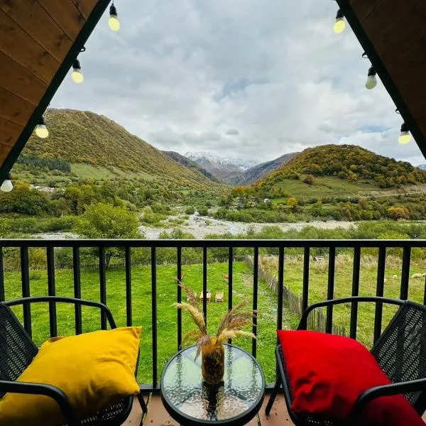 Mountain Shadow Cottage in Racha, hotel i Ghebi