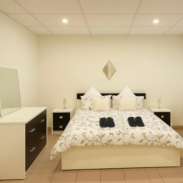 Gelijkvloers apt, supermarkt voor de deur, winkels & terrasjes op wandelafstand, hotel en Menen