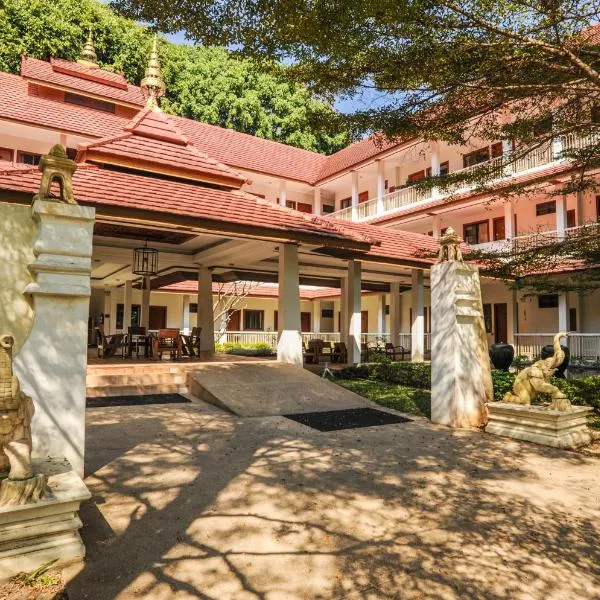Suan Bua Hotel & Resort, hotel en Ban Pong
