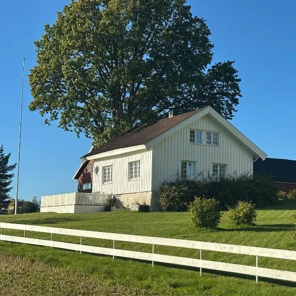 Cozy 2 bedroom house on a farm just outside Lillestrøm, hotel in Lillestrøm
