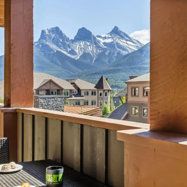 Spacious Rockies Escape near Banff Hot tub and Gym, hotel en Canmore