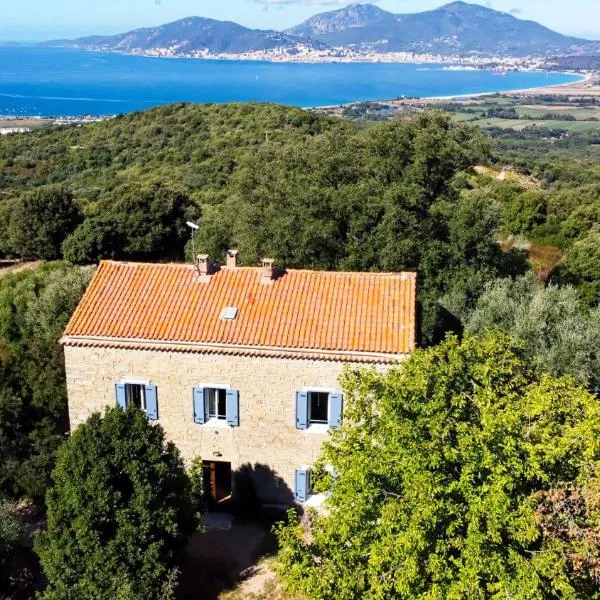 Maison de maître en pierre de 1831 avec vue sur la mer à Porticcio โรงแรมในปอร์ติชโช