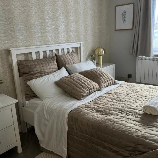Cool 1-bedroom apartment in Aylesbury, hotel din Buckinghamshire