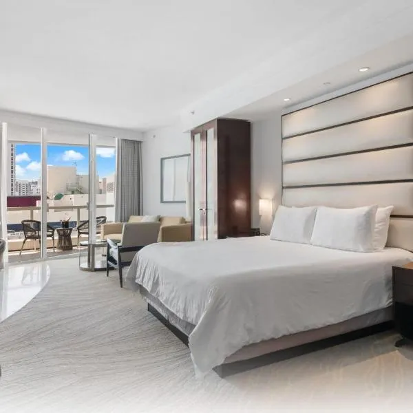 FontaineBleau Resort Balcony w Ocean and City View, ξενοδοχείο στο Μαϊάμι Μπιτς