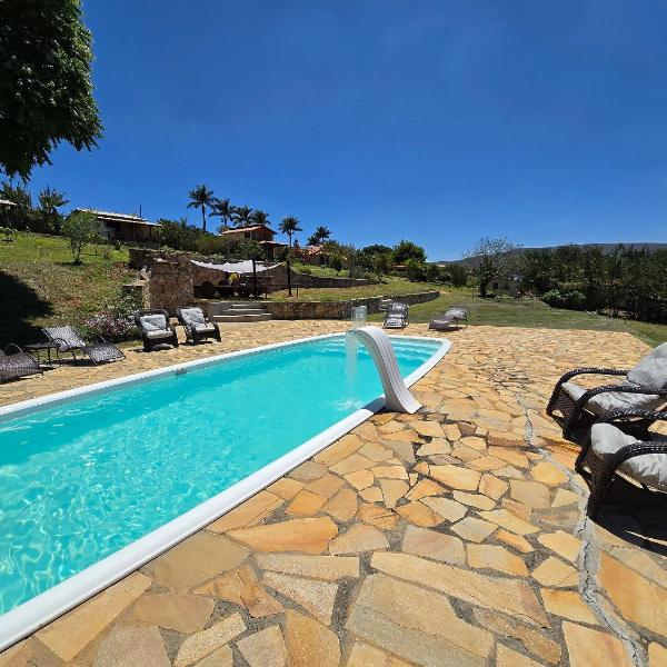 Chalés Vila Carrancas - Ao lado do centro com piscina, cozinha completa e muita tranquilidade - Foto 2