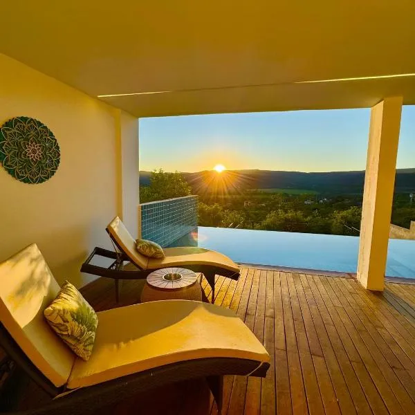 Casa Hari Veadeiros - piscina, ar condicionado e vista maravilhosa!, khách sạn ở Alto Paraíso de Goiás