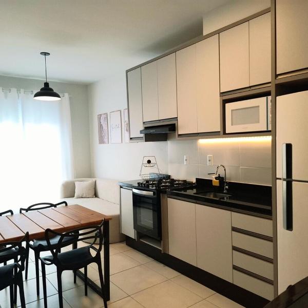 Apartamento novo, 2 quartos a 50 metros da praia