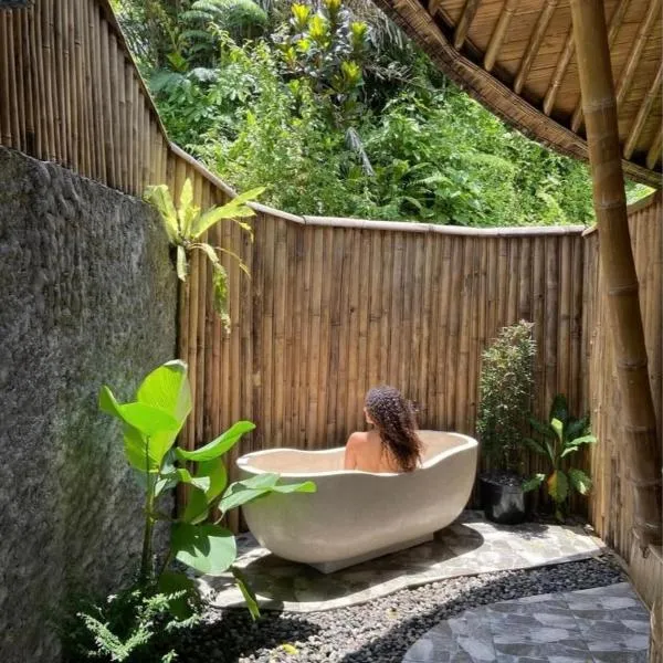 Hidden Bamboo Village, hotel in Selat