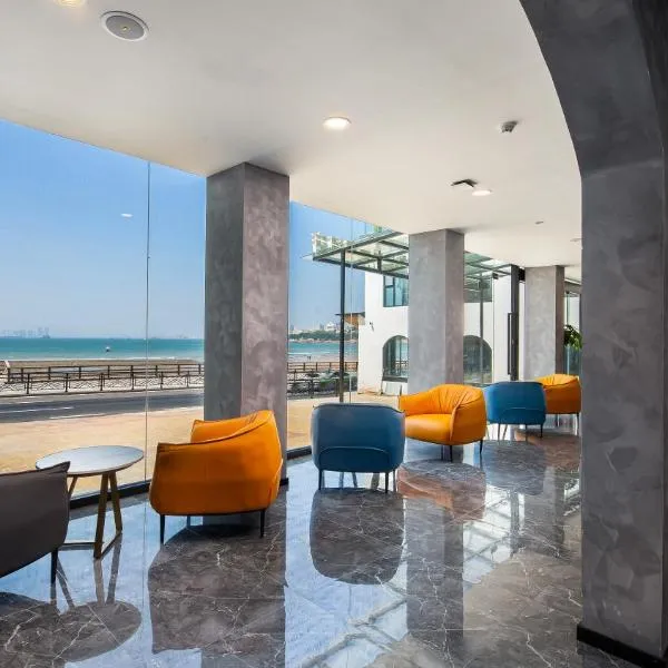 Floral Hotel Qingdao Dreamship Seaview Hotel: Qingdao şehrinde bir otel