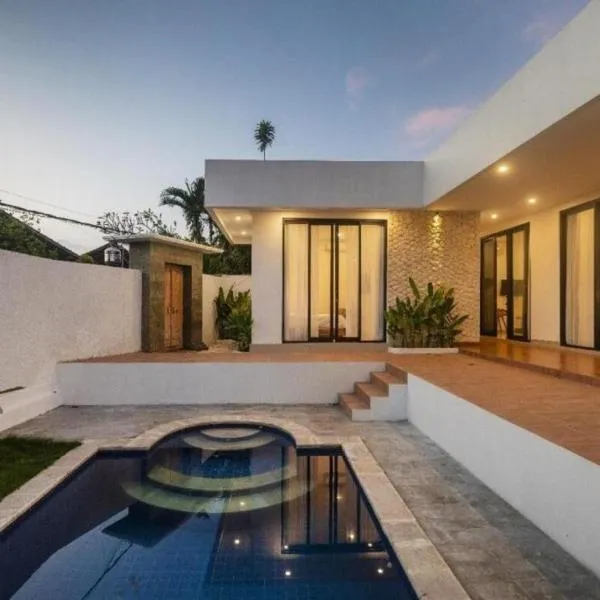 Villa Litan Seminyak - 3 Bedroom Villa, отель в Семиньяк