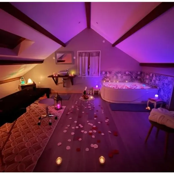 Ecrin d' Amour suite romantique avec Jacuzzi, Hotel in Castels